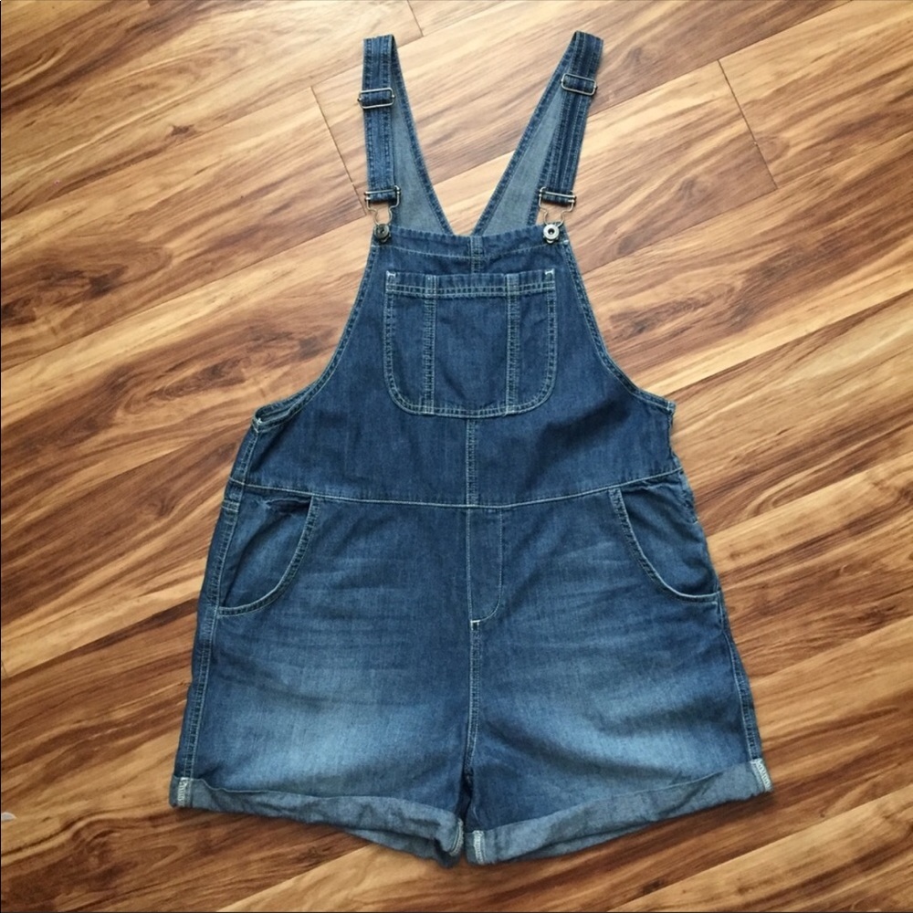 Two by Vince Camuto Denim overalls size 8